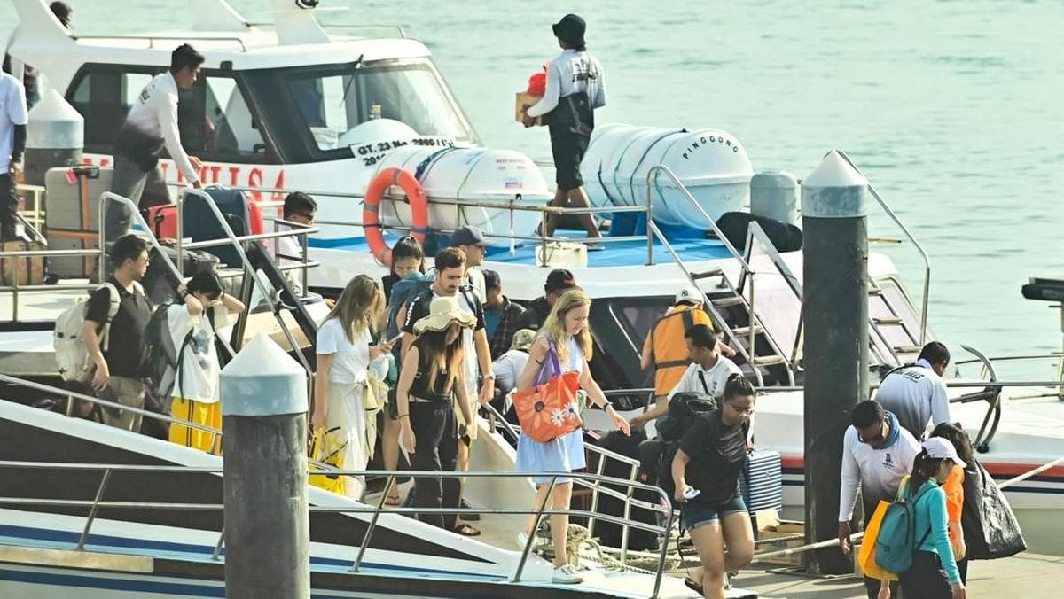 Sanur Harbour fast boat and island gallery 1