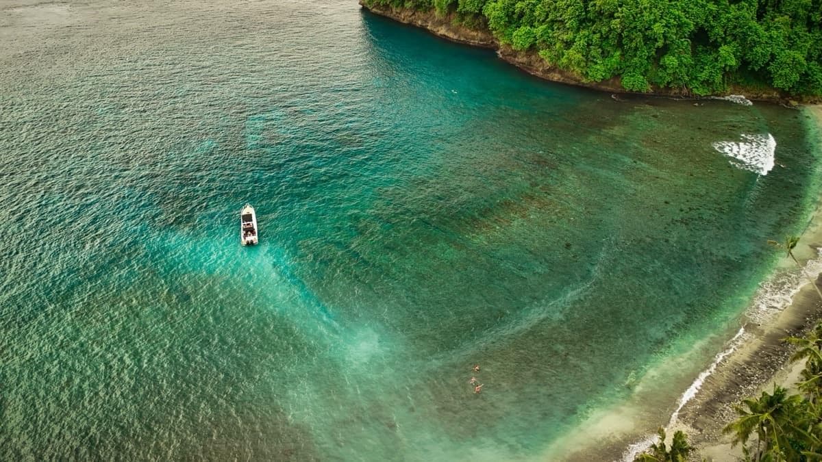 Snorkeling in clear water and Nusa Penida coastal cliffs in one combined trip — photo 5